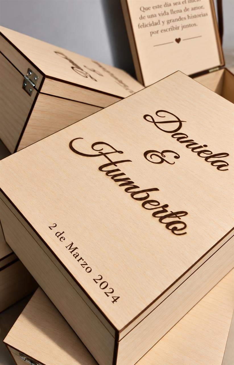 Caja de madera grabada con láser